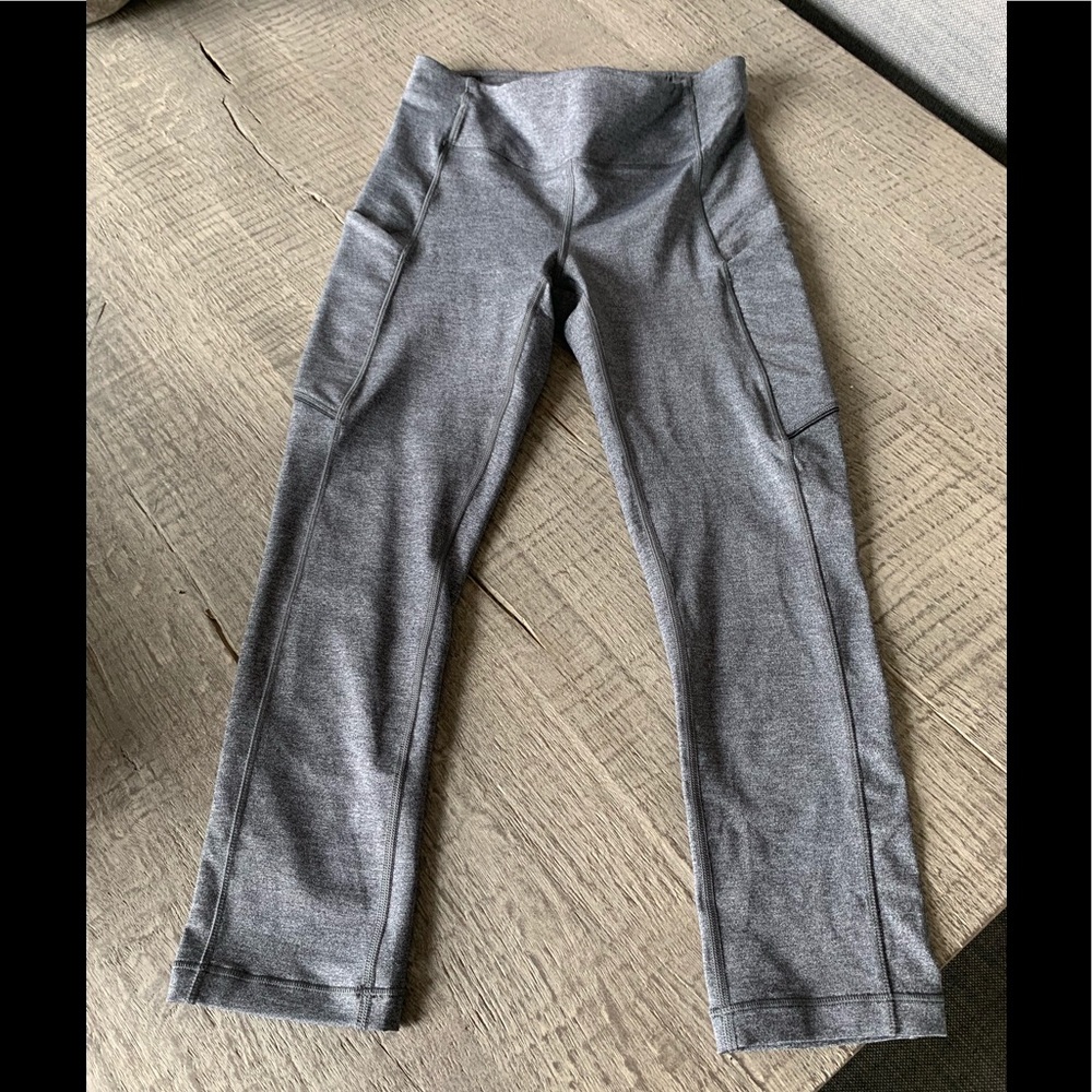 Lululemon Speed Up Crop in heathered black size 4